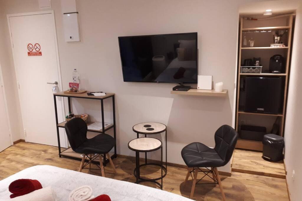 Apartment Privatif Room, Le Hammam Et Bulles, Chez Nuits Chartraines